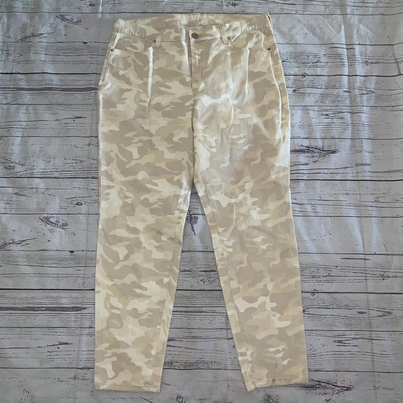 curvy camo pants